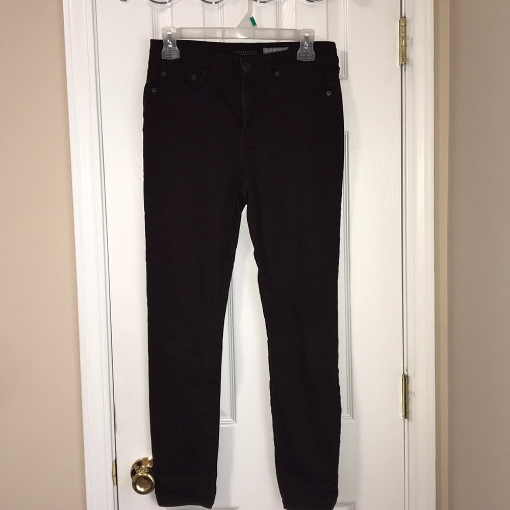 High waisted maroon skinny jegging jean
